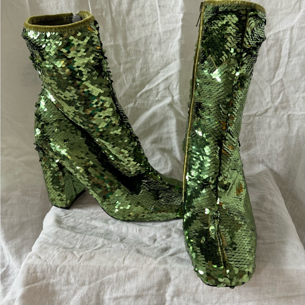 STEVE MADDEN
LYNDEN WOMENS SEQUINED SQUARE TOE MID-CALF BOOTS